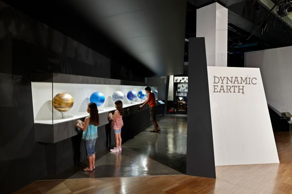 The entrance to the Dynamic Earth exhibition